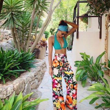 The top of swimsuit Sonia Rolland on his account Instagram @soniarolland