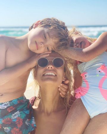 Gafas de sol redondas de Élodie Gossuin en la cuenta de Instagram de @elodiegossuin