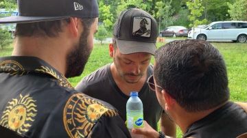 Cap trucker black Stallion Kev Adams on his account Instagram @kevadams