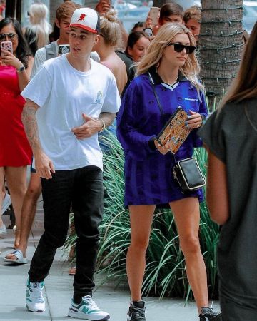Alexander Wang Bleu Jacquard Surdimensionné Athlétique Long Sleeve Polo porté par Hailey Baldwin Los Angeles le 7 août 2019