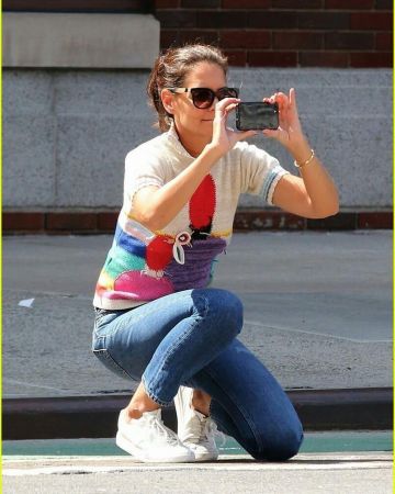 Common Projects Original Achilles Leather Sneakers worn by Katie Holmes New York City August 5, 2019