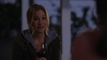 Lucky Brand The Utility Green Jacket worn by Jen Harding (Christina Applegate) in Dead to Me (Season 01 Episode 10)