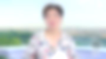 The shirt flowers ecru worn by Nabila Tabouri in Télématin from the 07.08.2019