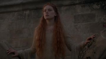 Vestido de manga larga Embellecido V Neck Illusion usado por Ophelia (Daisy Ridley) en Ophelia