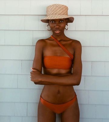 Bikini orange haut porté par Herieth Paul sur son Instagram account @heriethpaul