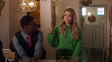 Reiss Isidora Vert Foncé Jupe portée par Ainsley (Rebecca Rittenhouse) dans Quatre Mariages et un Enterrement (Saison 01 Épisode 05)