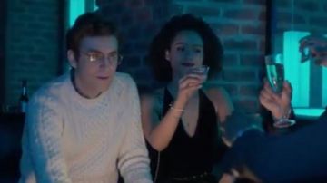 Reiss Noir Hailie Vevlet Combinaison de Maya (Nathalie Emmanuel) dans Quatre Mariages et un Enterrement (Saison 01 Épisode 05)