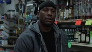 Camiseta negra Ropa de camiseta lisa usada por Milo 'Mouse' Jackson (Tyrese Gibson) en negro y azul