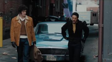 Chaqueta de medianoche usada por Deuce (Theo Rossi) en Vault