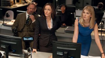 Blue Sleeveless Dress worn by Kate Sumner (Rosamund Pike) in Johnny English Reborn