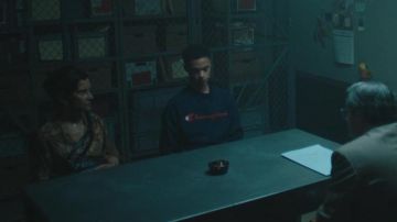 La sudadera campeón vintage del joven Raymond Santana (Marqués Rodríguez) en In Their Eyes (S01E01)
