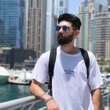 Le t-shirt blanc Stone Island porté par Sostyle sur son compte Instagram @sostyle_off
