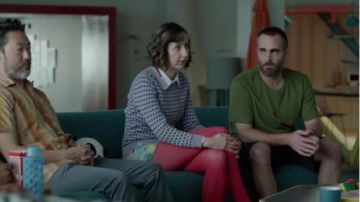 Carven Peter Pan Collar Shirt Blanc porté par Carol Pilbasian (Kristen Schaal) dans Le Dernier Homme sur la Terre (Saison 03 Épisode 09)