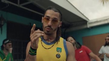 Las gafas de sol usadas por N.O.S en el clip Blanka de PNL
