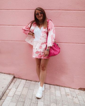 La veste robe et blanche de Clémentine Drn sur le compte Instagram de @parisgrenoble