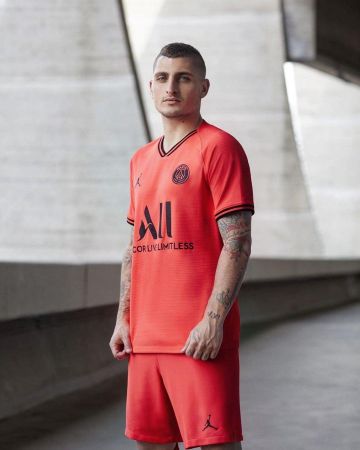 Le maillot rouge Nike du paris saint-Germain PSG 2019/2020 porté par Marco Verratti sur son compte Instagram @marco_verratti92
