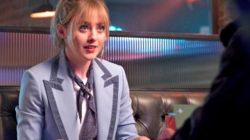 Gucci Velvet Blue Blazer worn by Lucy Stevens (Kathryn Newton) in Pokémon Detective Pikachu