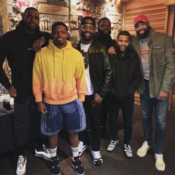 Sneakers Nike Air Max 97 Metallic Gold LeBron James on the account Instagram of @kingjames