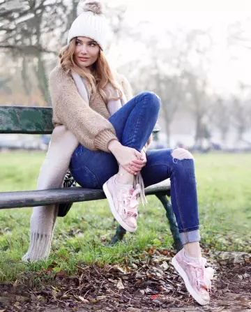 The sneakers Heart Puma pink worn by Andy on the account Instagram of @andyrowski