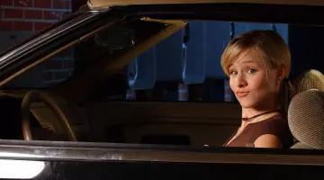Le collier ras-de-cou de Veronica Mars (Kristen Bell) dans  Veronica Mars S01