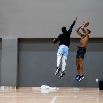 Sneakers basketball nike kobe blue Kyle Kuzma on the account Instagram of @kuz