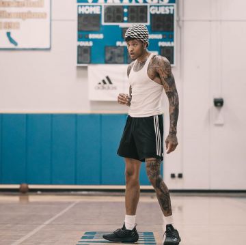 Zapatillas de baloncesto adidas Harden Vol. 2 Black Nightmare de Kelly Oubre Jr. en @kellyoubrejr
