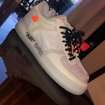 Sneakers Nike Air Force 1 Low Off-White Sue Bird on the account Instagram of @sbird10