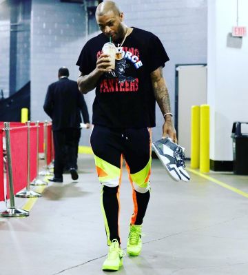 Sneakers Nike Air Force 1 Low Off-White Volt P. J. Tucker on the account Instagram of @pjtucker