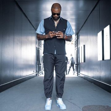 Sneakers Nike Air Force 1 Low Off-White MCA University Blue of P. J. Tucker on the account Instagram of @pjtucker