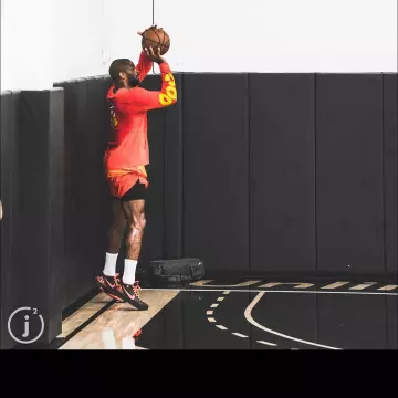 Sneakers Nike Kyrie 1 black and red of P. J. Tucker on the account Instagram of @pjtucker