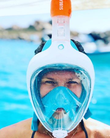 The Flyboo diving Mask Lorie account on the Instagram of @loriepesterofficiel