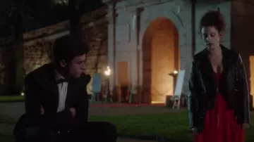 La veste en cuir Biker de Marina (María Pedraza) dans Élite (Season 01 Episode 04)