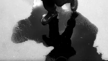 Sneakers black Damso in her video clip JTC / Praline with Kalash