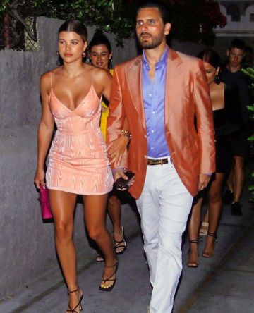 Bottega Veneta Sandalias de cuero elásticas en negro usadas por Sofia Richie para cenar en Capri, Italia 8 de agosto de 2019