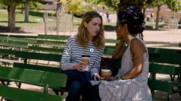 La marinière portée par Nomi Marks (Jamie Clayton) dans Sense8 (Season 01 Episode 05)