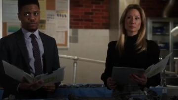 Isabel Marant Black Sloan Victorian Blouse usada por la Dra. Joan Watson (Lucy Liu) en Elementary (Temporada 07 Episodio 12)