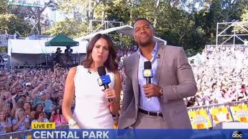 Milly Blanc Diamant Coupe de la Robe portée par Cecilia Vega sur Good Morning America Week-end du 9 août 2019