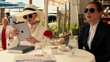 Apple iPad utilisé par Joséphine Chesterfield (Anne Hathaway) dans l'Agitation de La