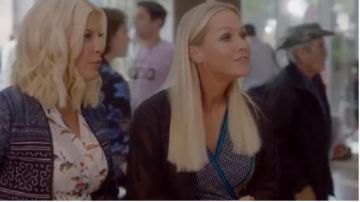 BCBGMAXAZRIA Printed Blue Dress worn by Jennie Garth (Jennie Garth) in BH90210 (S01E01)