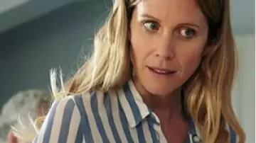 The striped shirt white and blue worn by Virginia Corkas (Audrey Looten) in Tomorrow belongs to us (S01E514)