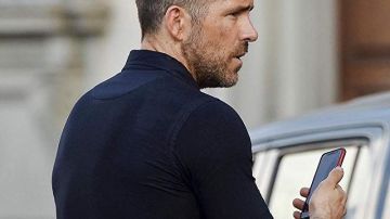 Apple iPhone XR used by One (Ryan Reynolds) in 6 Underground