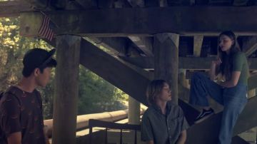 Shaping Bootcut Regular Jeans Blue worn by Alaska Young (Kristine Froseth) in Looking for Alaska (Season 1)