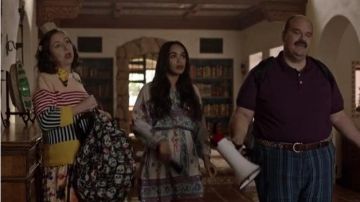 Zulily White & Yellow Butterfly-Collar Dickey worn by Carol Pilbasian (Kristen Schaal) in The Last Man on Earth (S04E10)