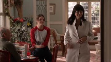 T by Alexander Wang Twist-Hem Baseball T-Shirt worn by Grace Russell (Bailee Madison) in Good Witch (S05E09)