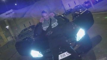 Los pantalones de chándal negros Gold y Platinum que lució Jul en su videoclip de Salvatrucha