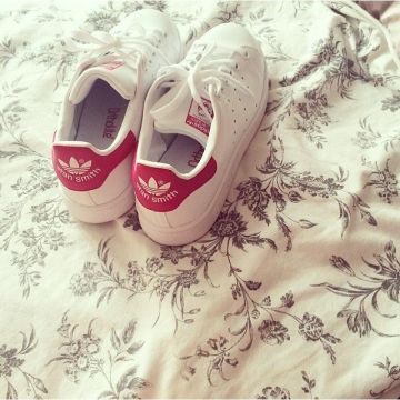 Las zapatillas Adidas Stan Smith de Marie Bnz en su cuenta de Instagram @mariebnnz