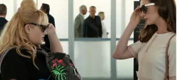 Le sac à dos porté par Penny Rust (Rebel Wilson) dans le film Le Coup du siècle