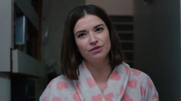 White Bath robe with pink heart worn by Lydia Leonard in Last Christmas