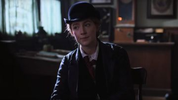 Le chapeau melon noir de Jo March (Saoirse Ronan) dans Little Women