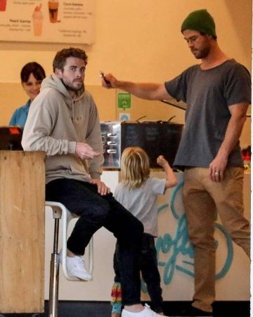 Vans Authentic Sneakers worn by Liam Hemsworth Byron Bay August 12, 2019